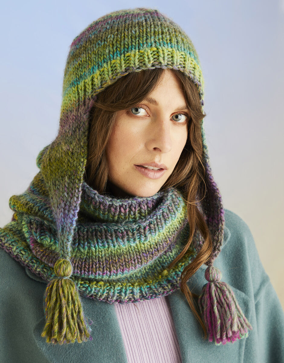 Sirdar 10709 - Anemone Hat & Snood